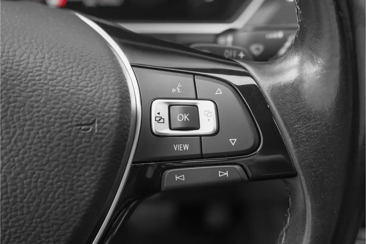 1.5 TSI DSG R-Line Pano ACC Camera CarPlay 20" Suzuka