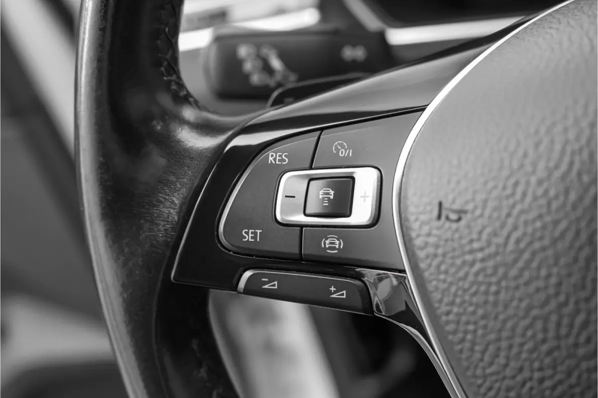 1.5 TSI DSG R-Line Pano ACC Camera CarPlay 20" Suzuka
