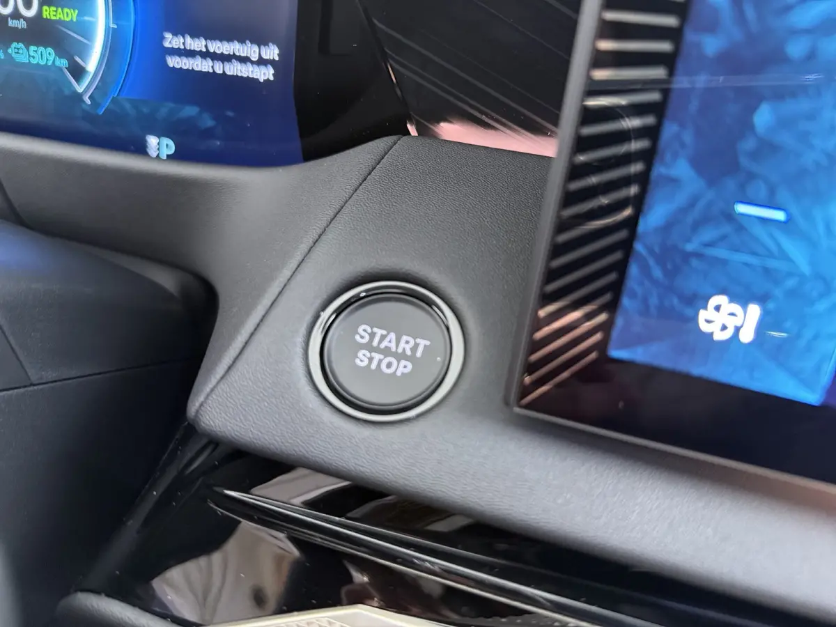 Pallas Black Edition | Proximity Keyless Entry