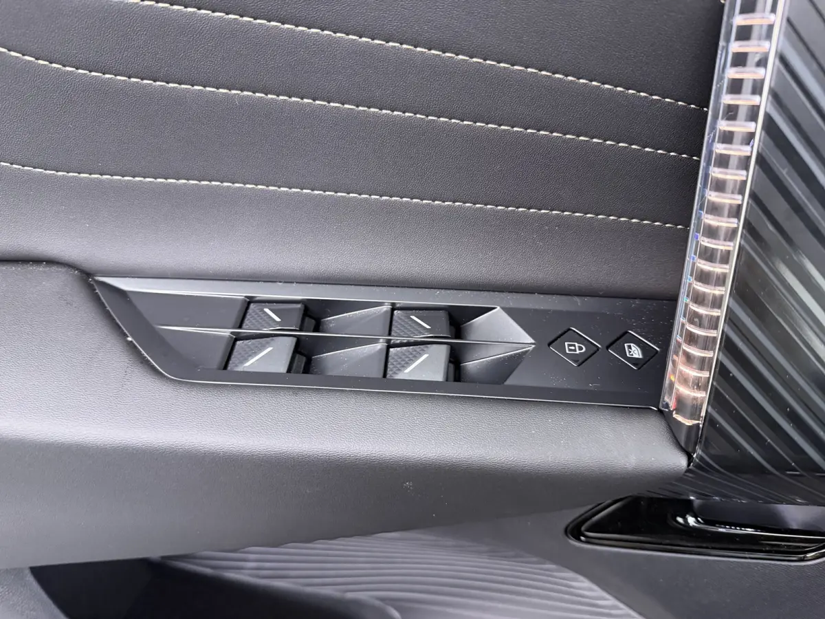Pallas Black Edition | Proximity Keyless Entry