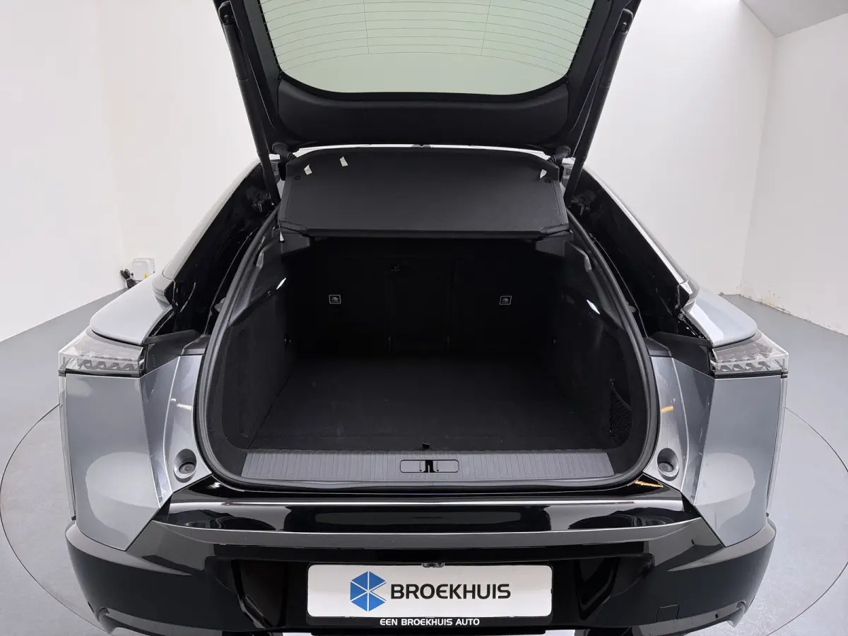 Pallas Black Edition | Proximity Keyless Entry