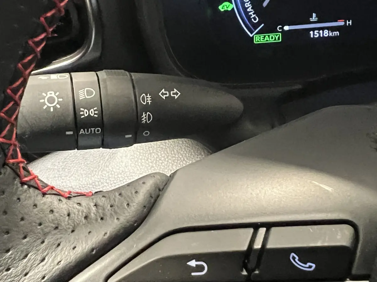 1.5 Hybrid 130 GR SPORT | Android Auto/Apple Carplay | LMV 18" | Voorstoelen Verwarmd | Cruise Control Adaptief | PDC Voor en Achter | Airco |