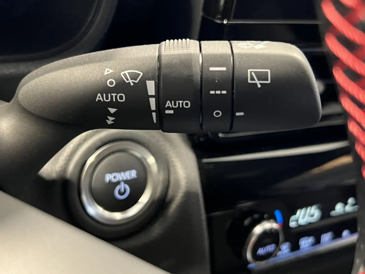 1.5 Hybrid 130 GR SPORT | Android Auto/Apple Carplay | LMV 18" | Voorstoelen Verwarmd | Cruise Control Adaptief | PDC Voor en Achter | Airco |