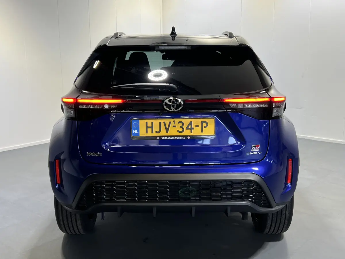 1.5 Hybrid 130 GR SPORT | Android Auto/Apple Carplay | LMV 18" | Voorstoelen Verwarmd | Cruise Control Adaptief | PDC Voor en Achter | Airco |