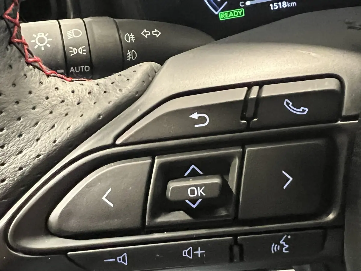 1.5 Hybrid 130 GR SPORT | Android Auto/Apple Carplay | LMV 18" | Voorstoelen Verwarmd | Cruise Control Adaptief | PDC Voor en Achter | Airco |