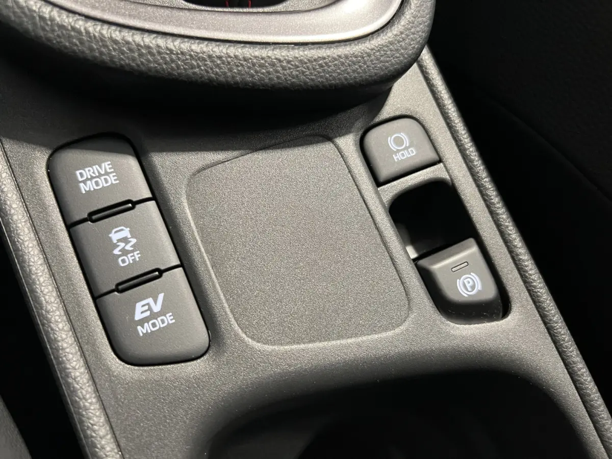 1.5 Hybrid 130 GR SPORT | Android Auto/Apple Carplay | LMV 18" | Voorstoelen Verwarmd | Cruise Control Adaptief | PDC Voor en Achter | Airco |