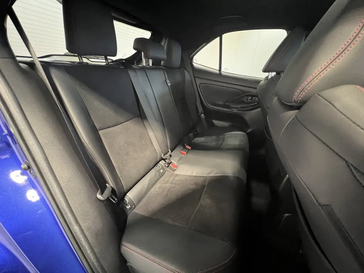 1.5 Hybrid 130 GR SPORT | Android Auto/Apple Carplay | LMV 18" | Voorstoelen Verwarmd | Cruise Control Adaptief | PDC Voor en Achter | Airco |