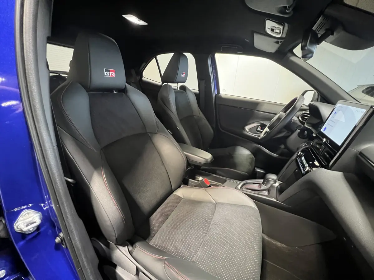 1.5 Hybrid 130 GR SPORT | Android Auto/Apple Carplay | LMV 18" | Voorstoelen Verwarmd | Cruise Control Adaptief | PDC Voor en Achter | Airco |
