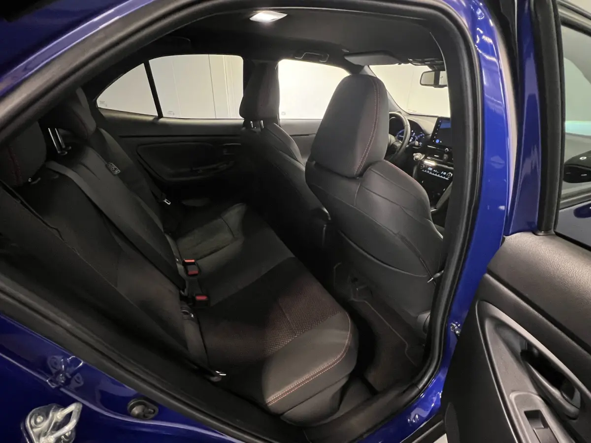 1.5 Hybrid 130 GR SPORT | Android Auto/Apple Carplay | LMV 18" | Voorstoelen Verwarmd | Cruise Control Adaptief | PDC Voor en Achter | Airco |