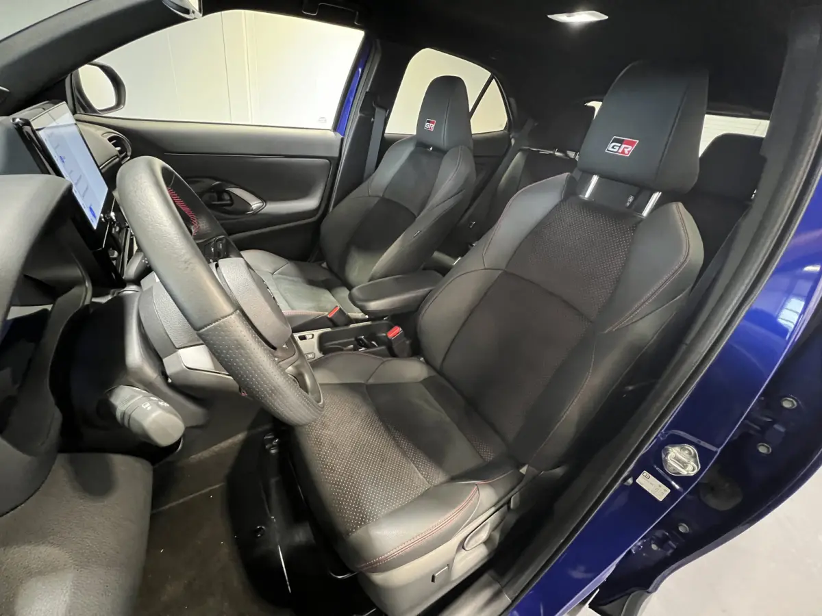 1.5 Hybrid 130 GR SPORT | Android Auto/Apple Carplay | LMV 18" | Voorstoelen Verwarmd | Cruise Control Adaptief | PDC Voor en Achter | Airco |