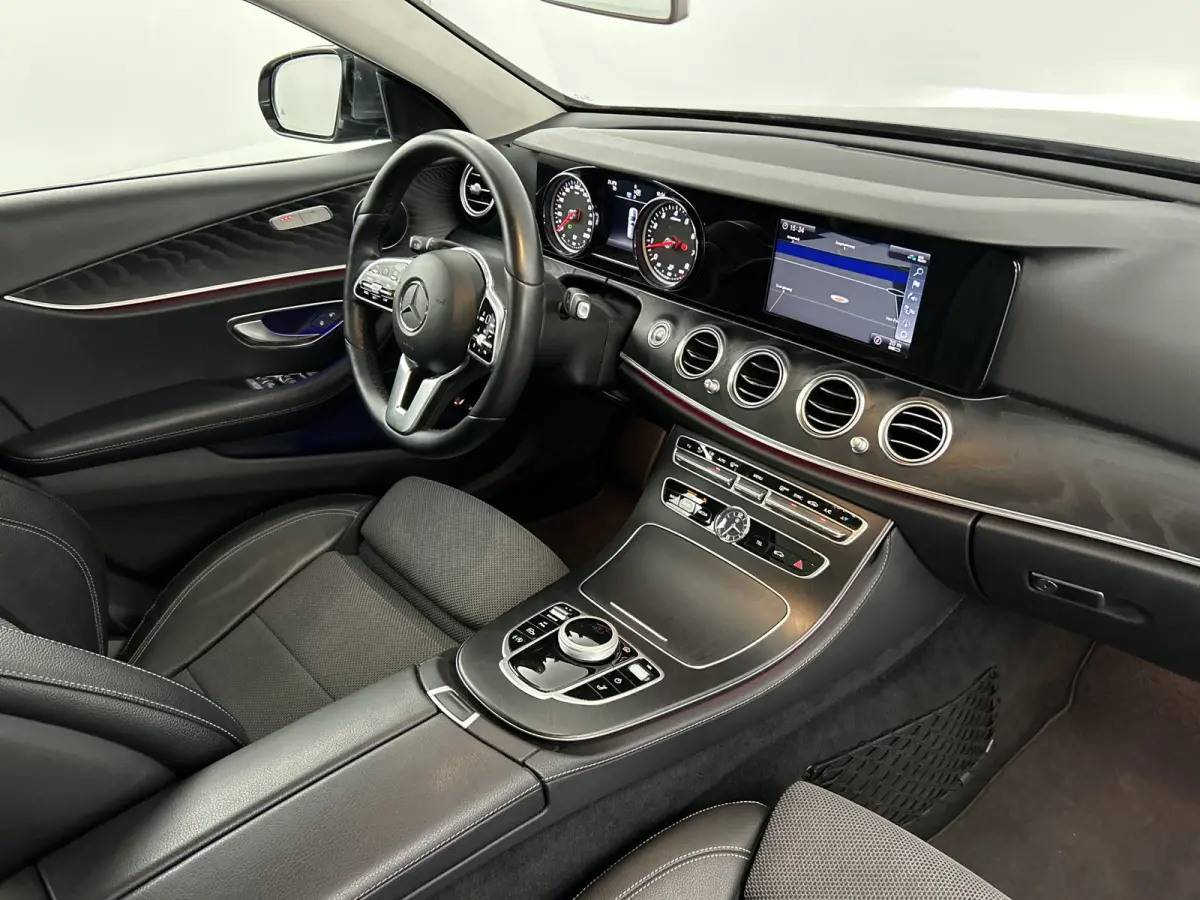200 Premium+ Facelift Schuif/kanteldak/Trekhaak/AMG-20'LMV