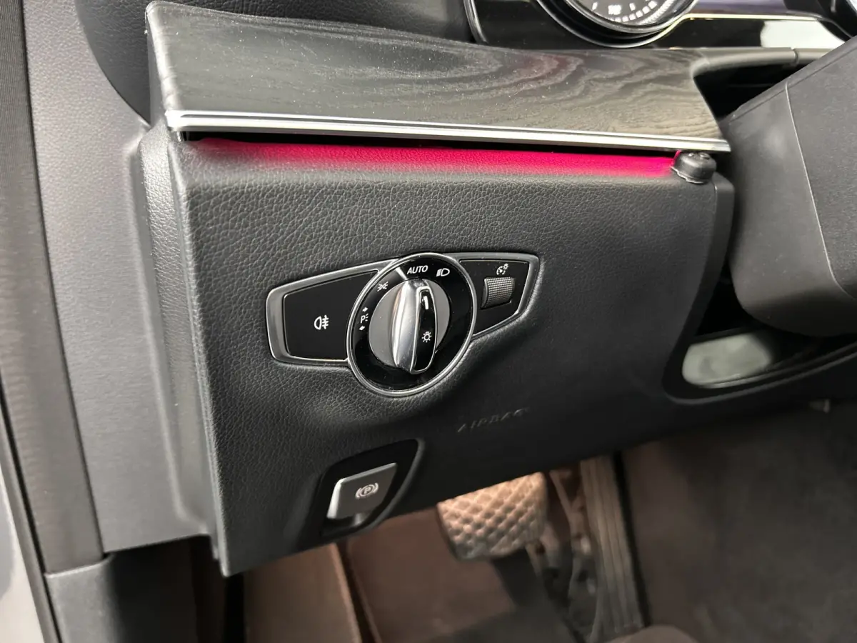 200 Premium+ Facelift Schuif/kanteldak/Trekhaak/AMG-20'LMV