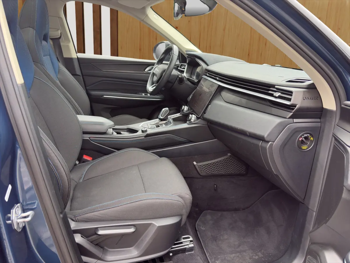 1.5 | Trekhaak | Camera | Verwarmde Voorstoelen | Panoramadak | BLIS | DAB | Keyless Start / Entry |