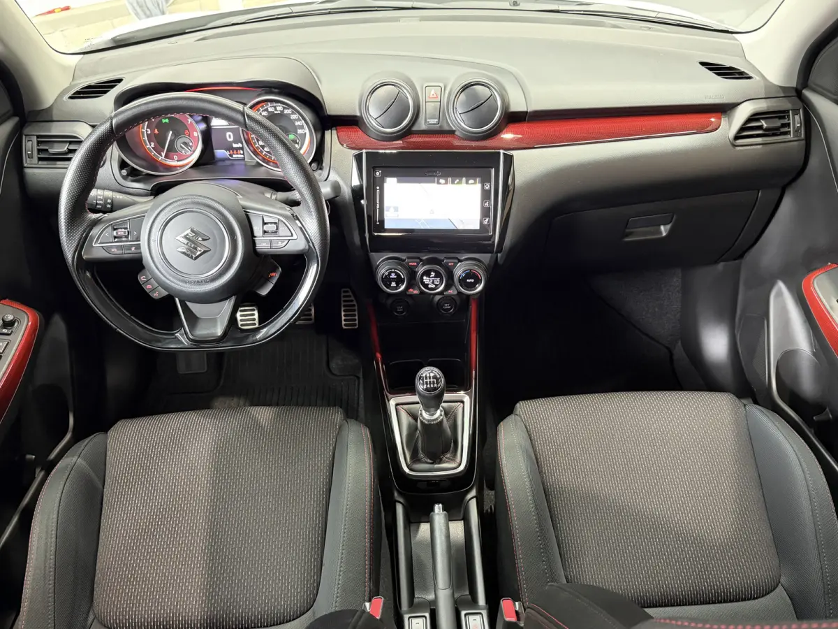 1.4 Sport Smart Hybrid Navi | 17" | Carplay | Camera | Stoelverwarming | ACC | Dodehoek | 100% Elk jaar Suzuki Dealer onderhouden!