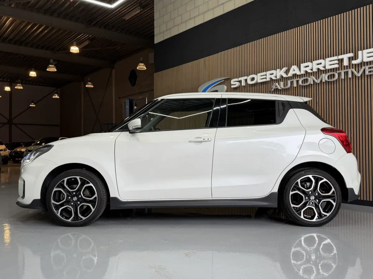 1.4 Sport Smart Hybrid Navi | 17" | Carplay | Camera | Stoelverwarming | ACC | Dodehoek | 100% Elk jaar Suzuki Dealer onderhouden!