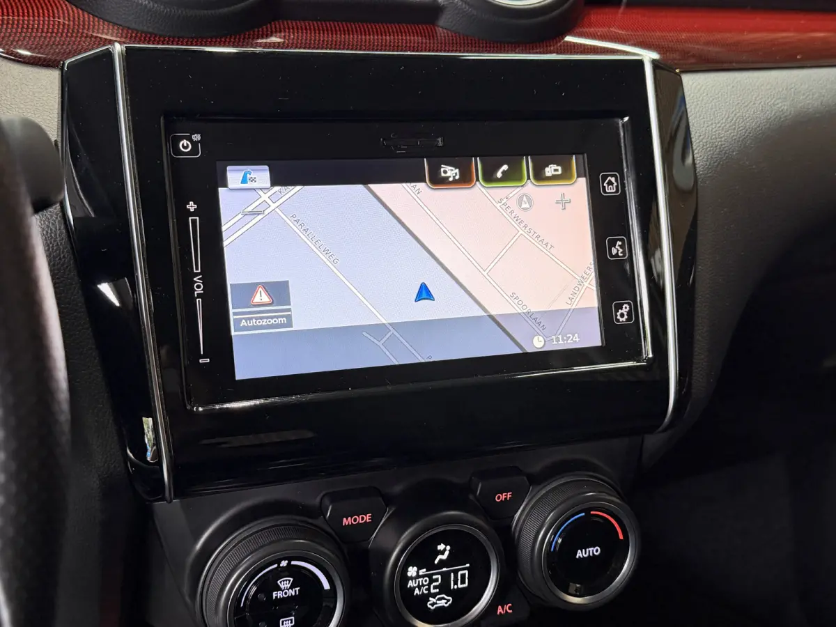 1.4 Sport Smart Hybrid Navi | 17" | Carplay | Camera | Stoelverwarming | ACC | Dodehoek | 100% Elk jaar Suzuki Dealer onderhouden!