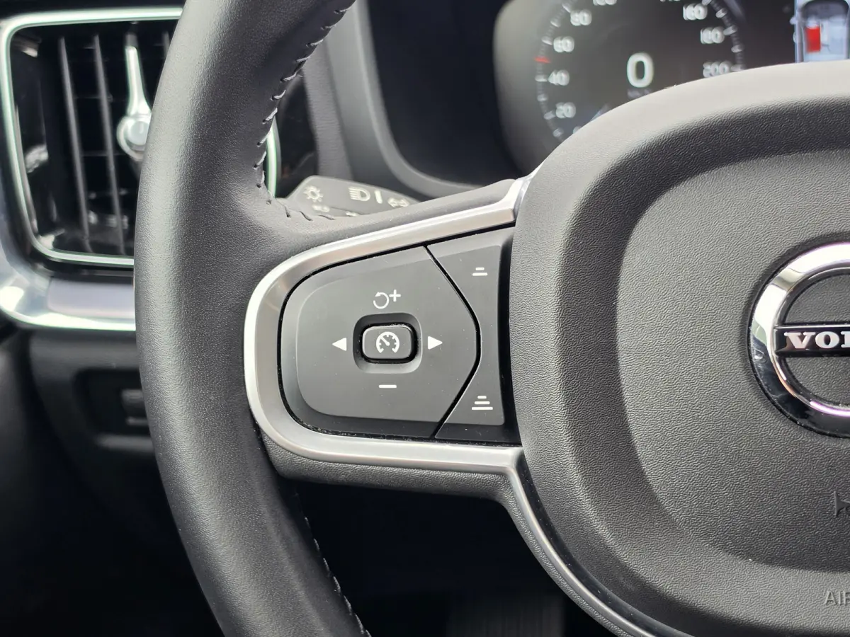 2.0 B3 Business Pro | Apple Carplay/Android | Navi |  Cruise control ad | Led |