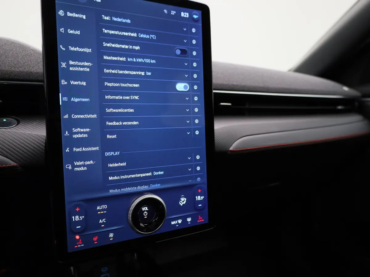 AWD 75 kWh | Elekt. Bestuurdersstoel met Memory | Panoramadak Vast | Adaptive Cruise Ctrl | NAV | Achteruitrijcamera met 360* |