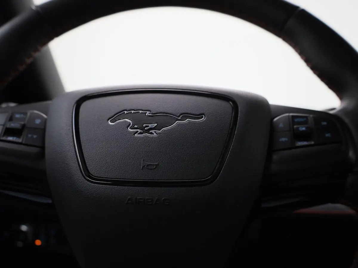 AWD 75 kWh | Elekt. Bestuurdersstoel met Memory | Panoramadak Vast | Adaptive Cruise Ctrl | NAV | Achteruitrijcamera met 360* |