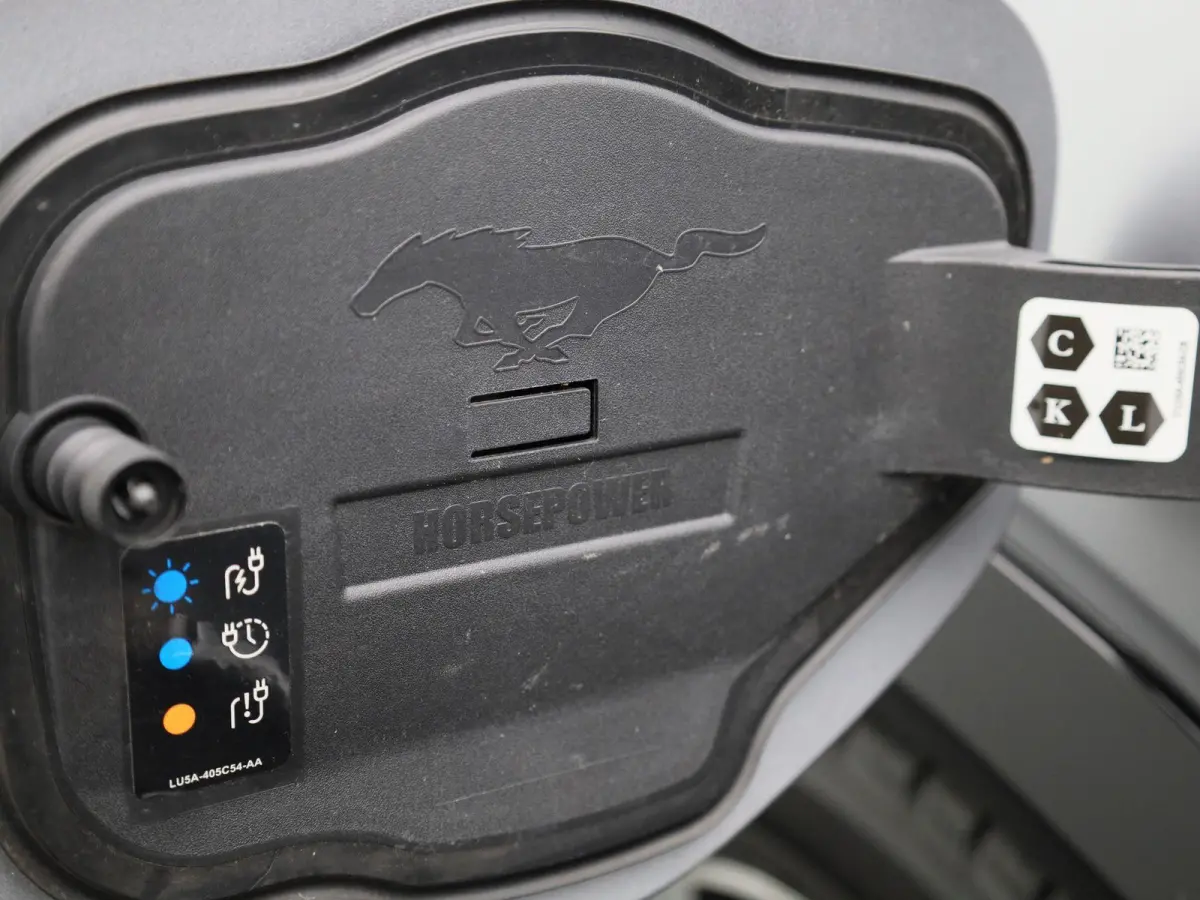 AWD 75 kWh | Elekt. Bestuurdersstoel met Memory | Panoramadak Vast | Adaptive Cruise Ctrl | NAV | Achteruitrijcamera met 360* |