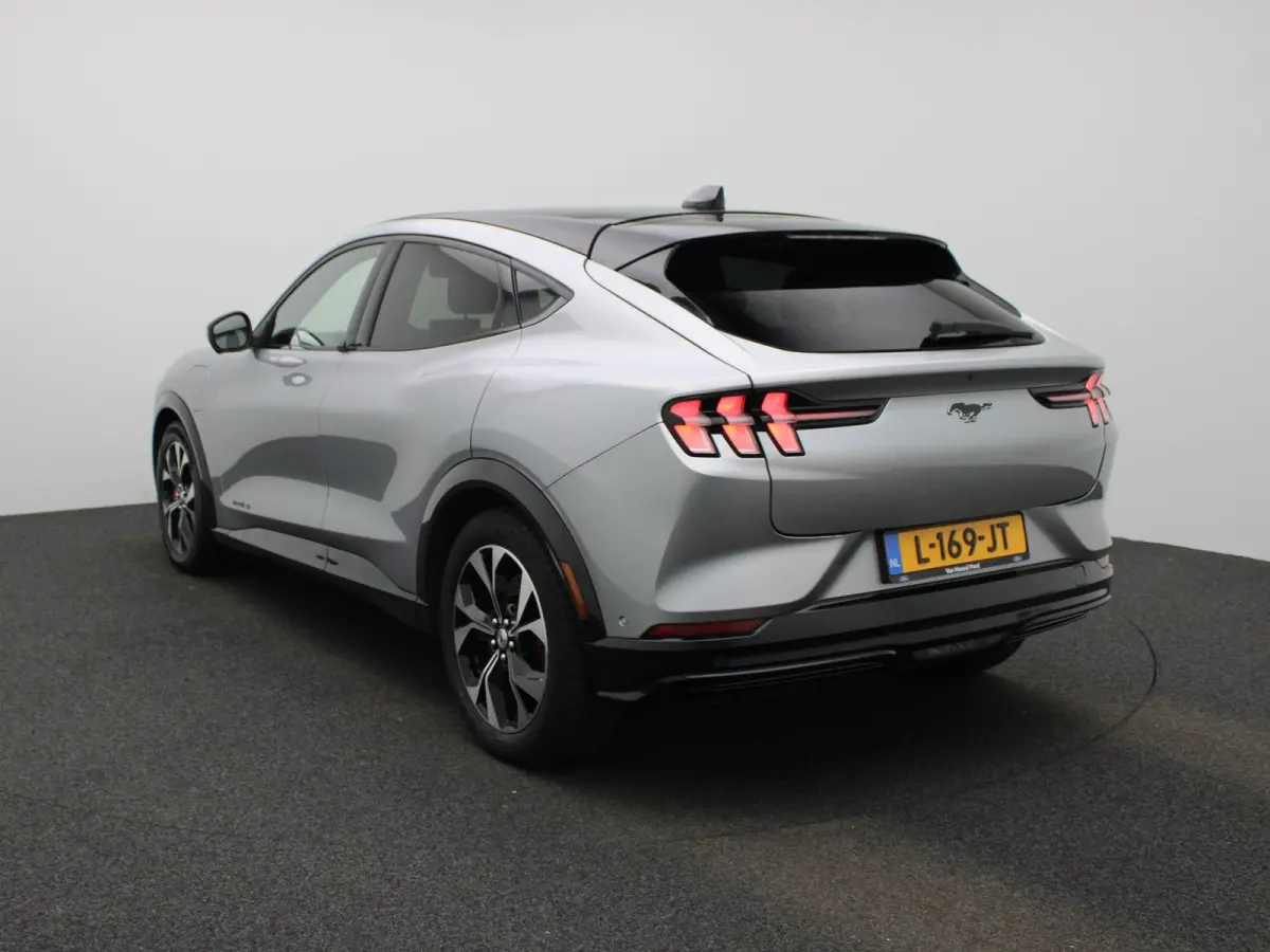 AWD 75 kWh | Elekt. Bestuurdersstoel met Memory | Panoramadak Vast | Adaptive Cruise Ctrl | NAV | Achteruitrijcamera met 360* |