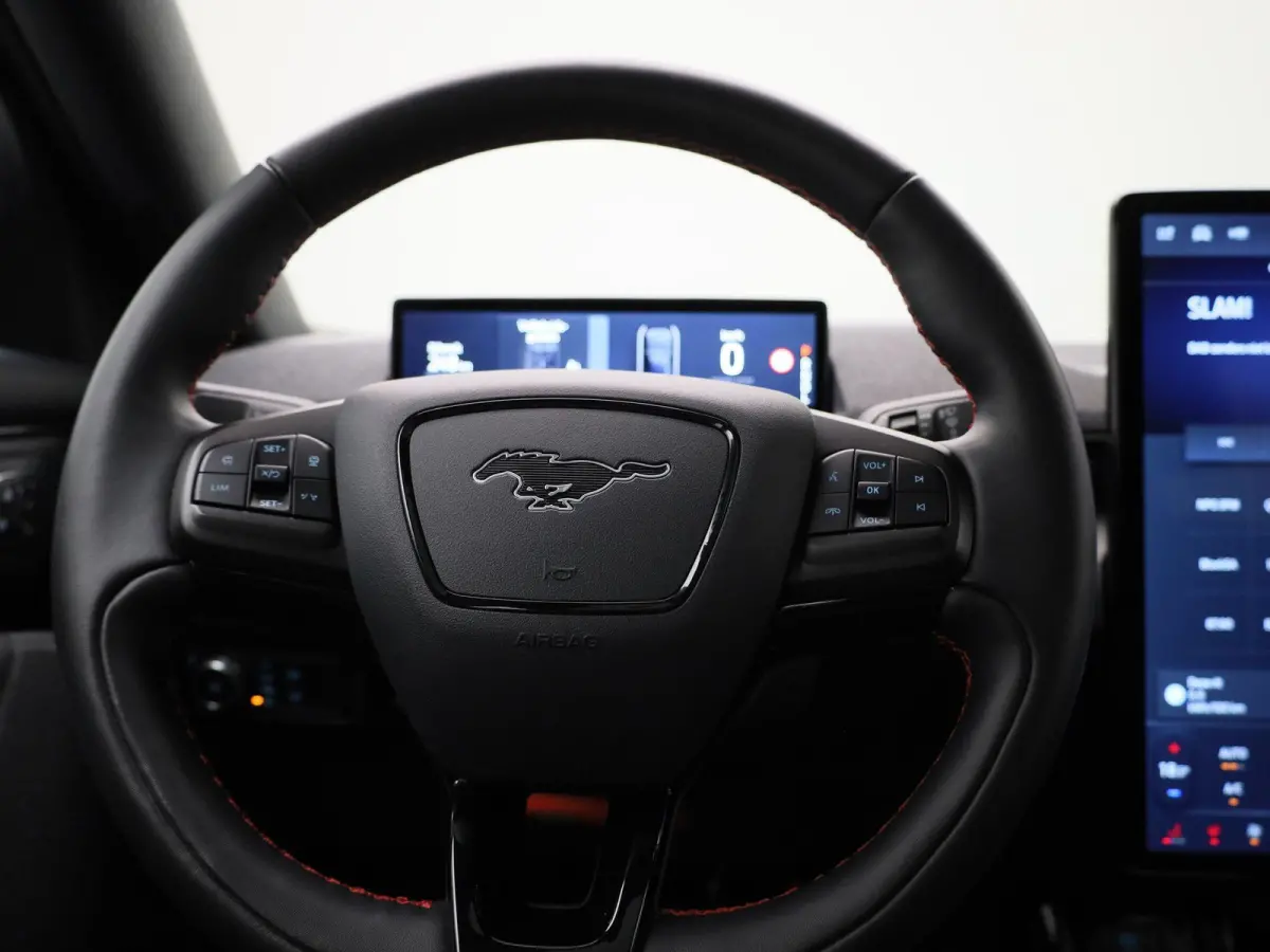 AWD 75 kWh | Elekt. Bestuurdersstoel met Memory | Panoramadak Vast | Adaptive Cruise Ctrl | NAV | Achteruitrijcamera met 360* |