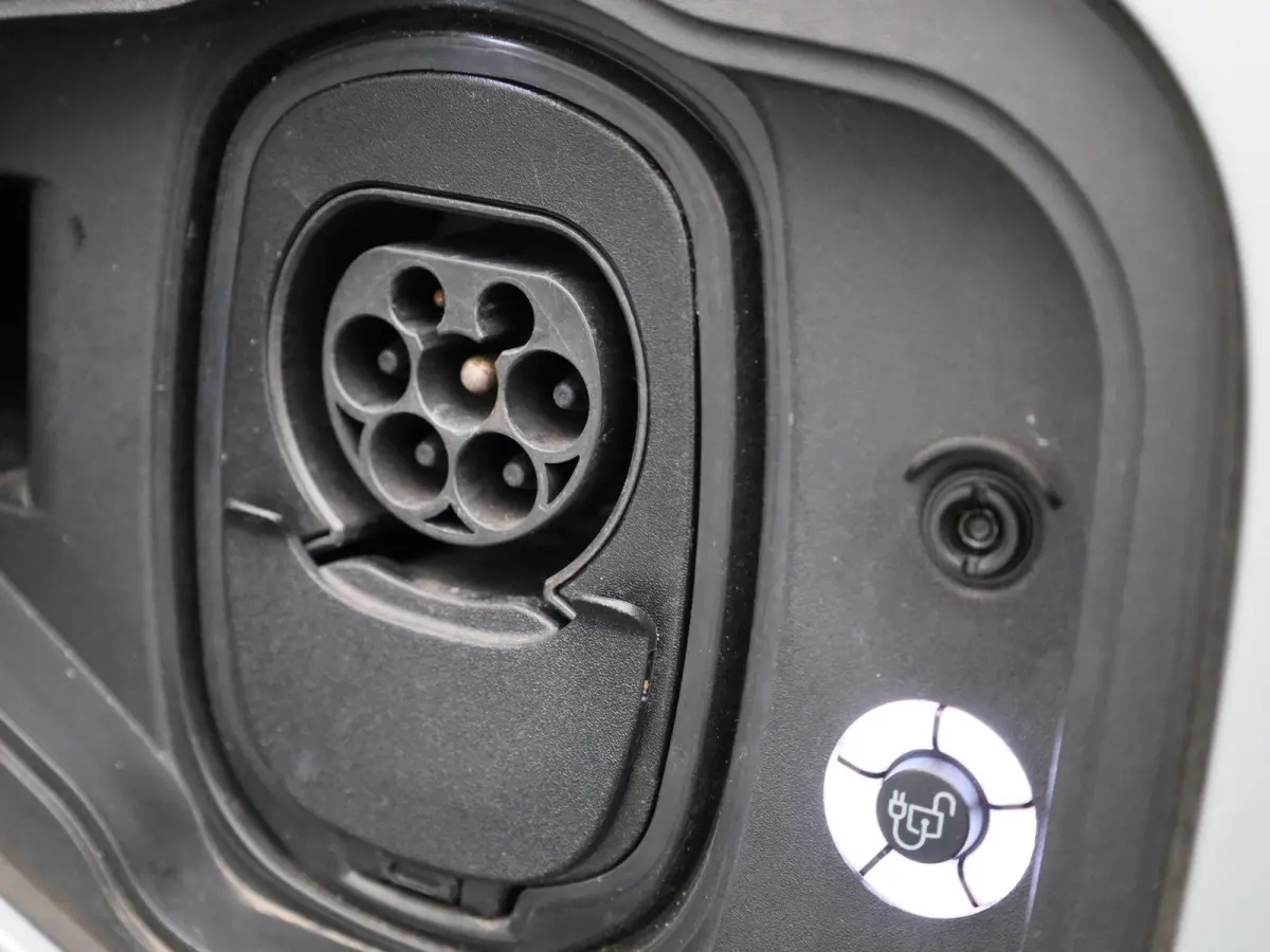 AWD 75 kWh | Elekt. Bestuurdersstoel met Memory | Panoramadak Vast | Adaptive Cruise Ctrl | NAV | Achteruitrijcamera met 360* |
