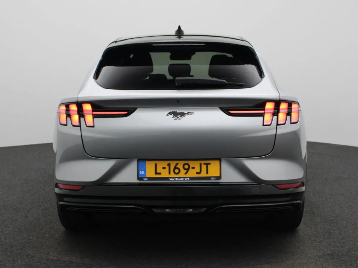 AWD 75 kWh | Elekt. Bestuurdersstoel met Memory | Panoramadak Vast | Adaptive Cruise Ctrl | NAV | Achteruitrijcamera met 360* |