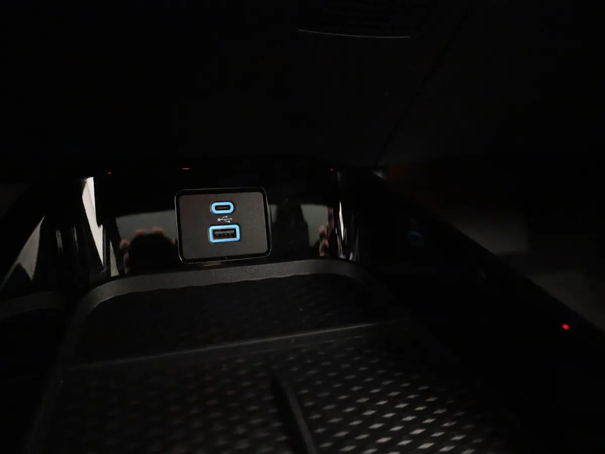 AWD 75 kWh | Elekt. Bestuurdersstoel met Memory | Panoramadak Vast | Adaptive Cruise Ctrl | NAV | Achteruitrijcamera met 360* |