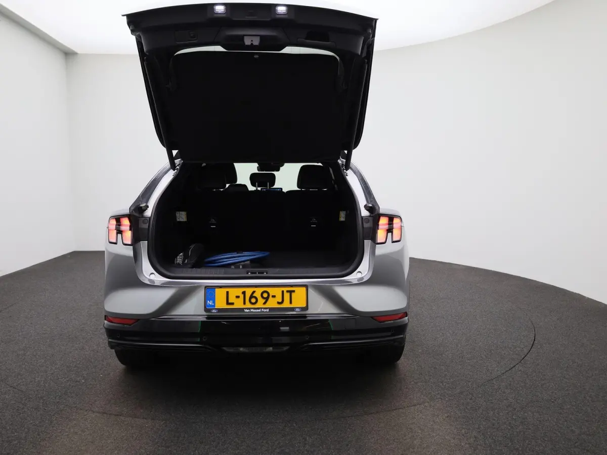AWD 75 kWh | Elekt. Bestuurdersstoel met Memory | Panoramadak Vast | Adaptive Cruise Ctrl | NAV | Achteruitrijcamera met 360* |