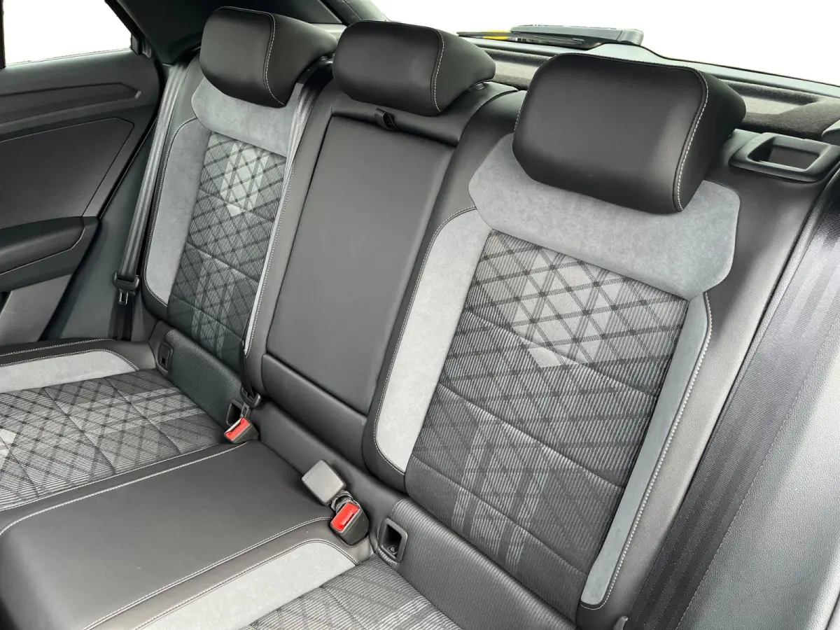 1.5 TSI R-Line Edition | Panoramadak | Parkeercamera | Adaptieve Cruise Control