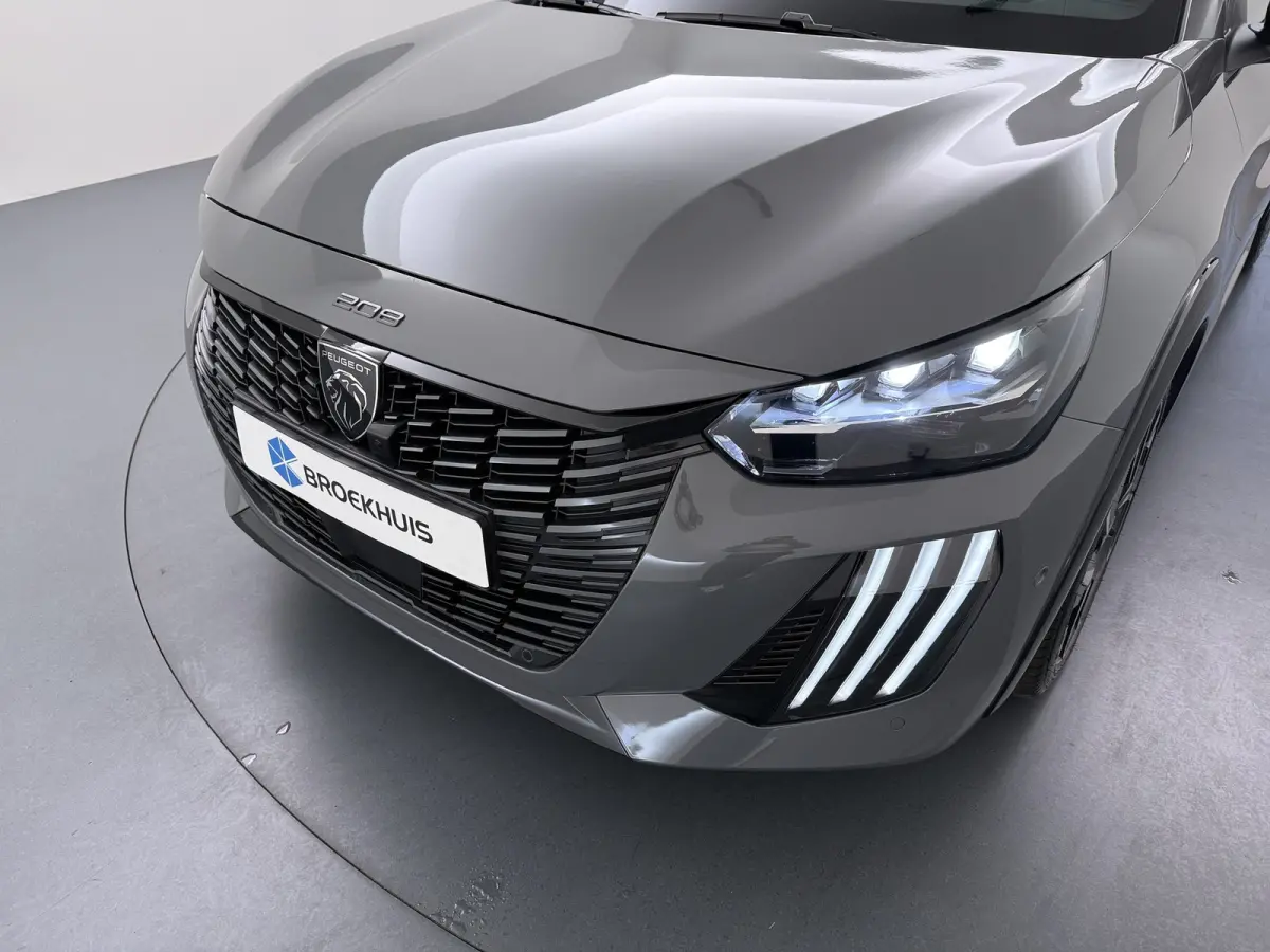 | Demo Deal | GT, | 17’’ lichtmetalen velgen ‘YANAKA’, afgewerkt in zwart Orbital met glanzende mat, en vier inzetten mat | Automatisch dimmende binnenspiegel | Drive Assist Plus Pac