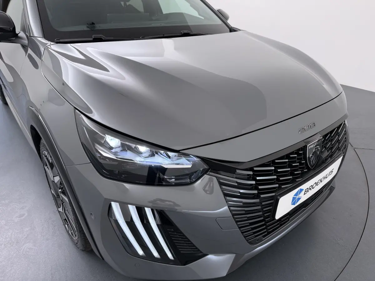 | Demo Deal | GT, | 17’’ lichtmetalen velgen ‘YANAKA’, afgewerkt in zwart Orbital met glanzende mat, en vier inzetten mat | Automatisch dimmende binnenspiegel | Drive Assist Plus Pac