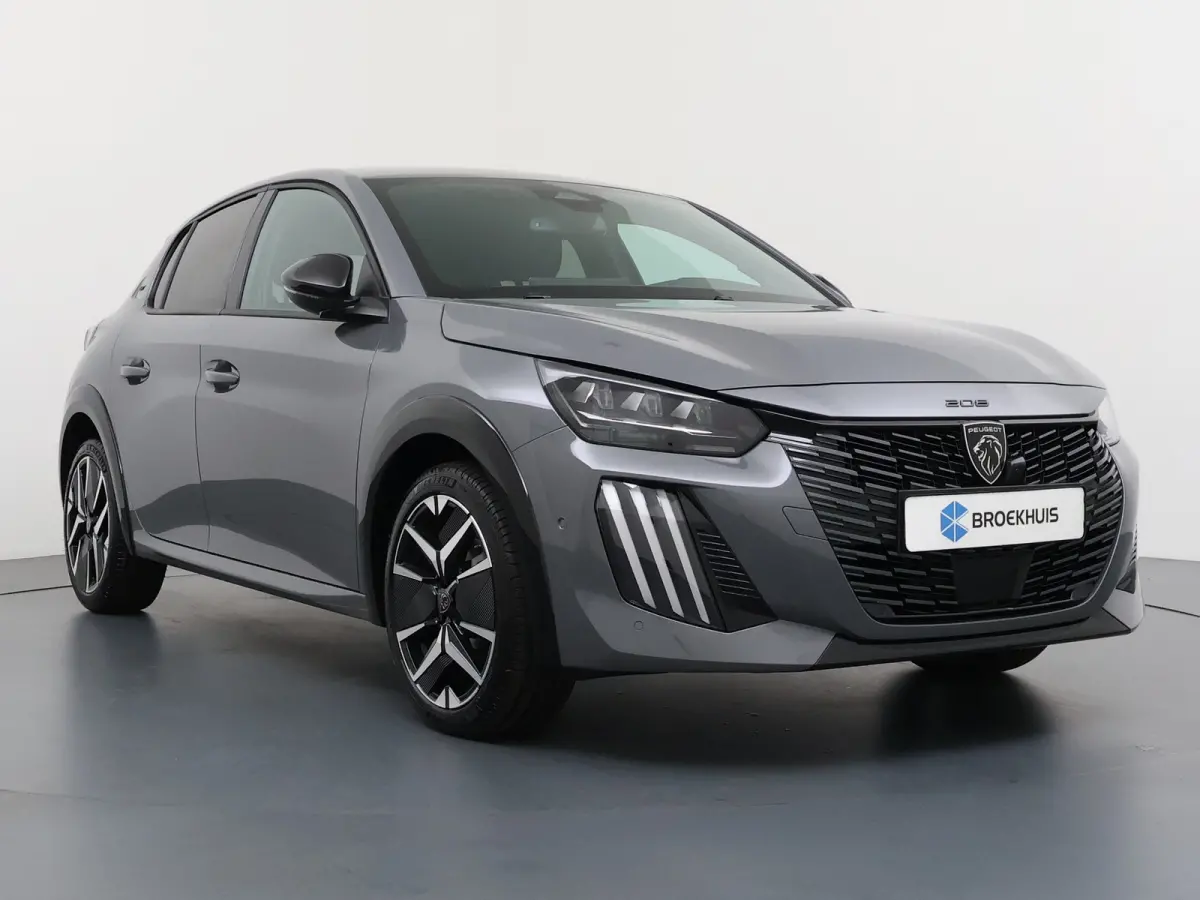 | Demo Deal | GT, | 17’’ lichtmetalen velgen ‘YANAKA’, afgewerkt in zwart Orbital met glanzende mat, en vier inzetten mat | Automatisch dimmende binnenspiegel | Drive Assist Plus Pac