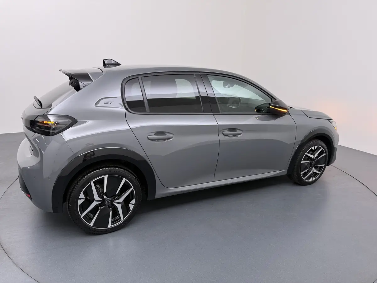 | Demo Deal | GT, | 17’’ lichtmetalen velgen ‘YANAKA’, afgewerkt in zwart Orbital met glanzende mat, en vier inzetten mat | Automatisch dimmende binnenspiegel | Drive Assist Plus Pac
