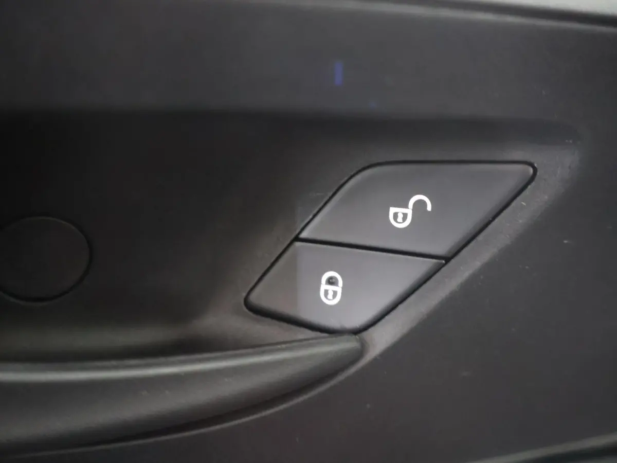 119 CDI | Aut. | L2 | Dubbele Cabine | 6-zits | Schuifdeur L+R | LM Velgen | Cruise Control | Navigatie | Parkeercamera | Stoelverwarming | Certified