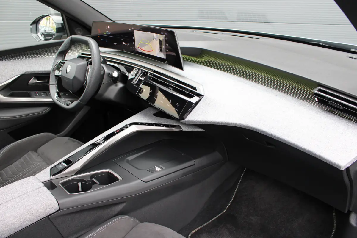 1.6 plug-in Hybrid 195 GT | Automaat | Panorama/schuifdak | Luxe stoelen | Massage | Alcantara | Focal | Trekhaak