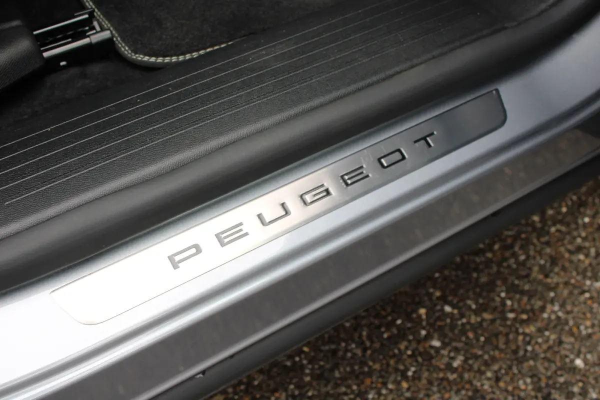 1.6 plug-in Hybrid 195 GT | Automaat | Panorama/schuifdak | Luxe stoelen | Massage | Alcantara | Focal | Trekhaak