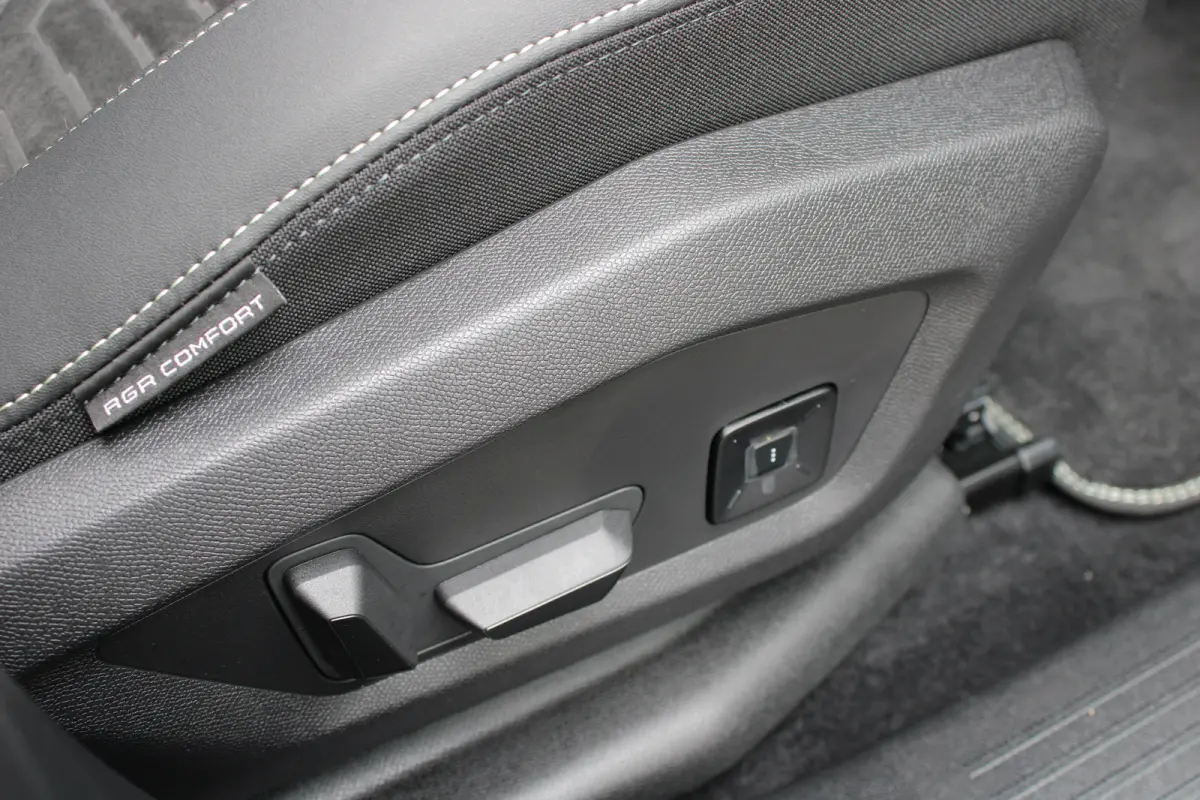 1.6 plug-in Hybrid 195 GT | Automaat | Panorama/schuifdak | Luxe stoelen | Massage | Alcantara | Focal | Trekhaak