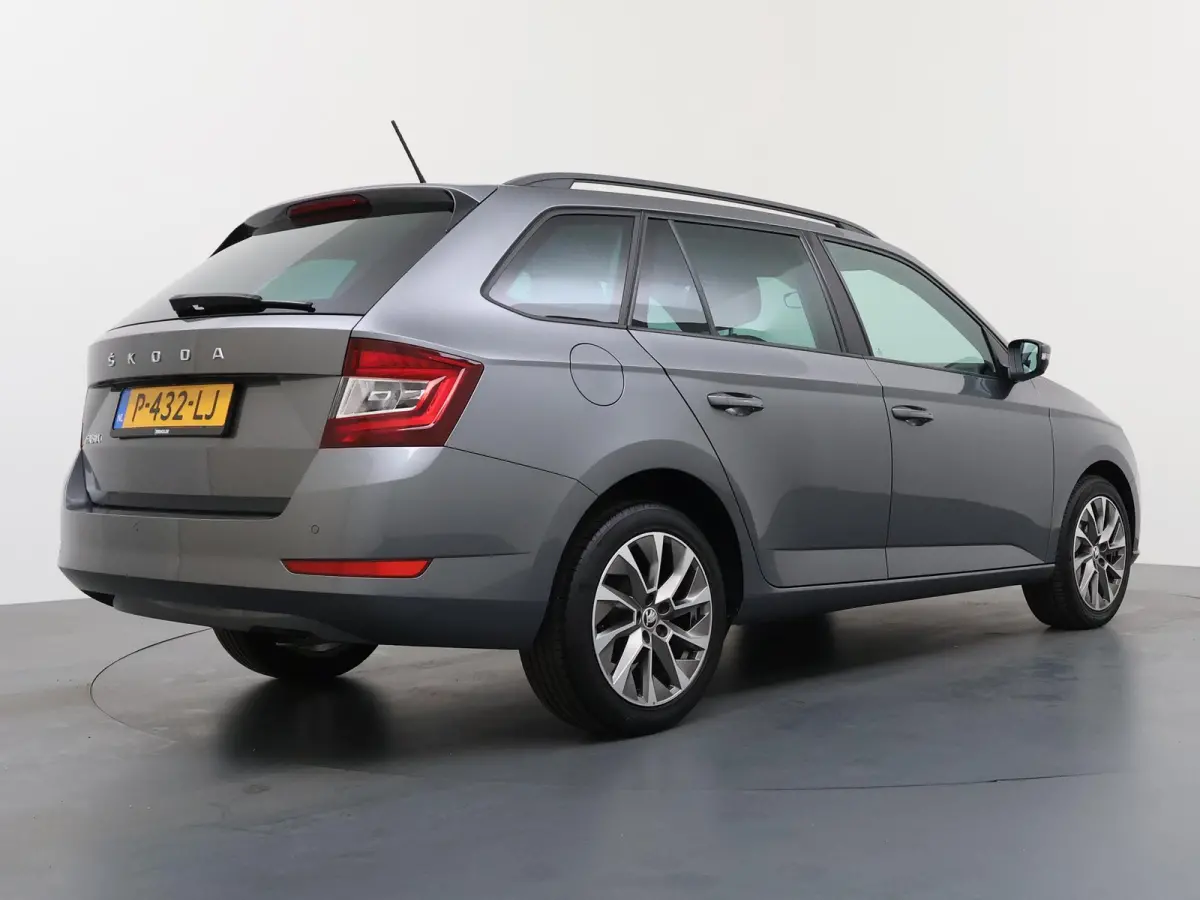 1.0 TSI Business Edition | Apple Carplay/Android Auto | Parkeersensoren voor & achter |