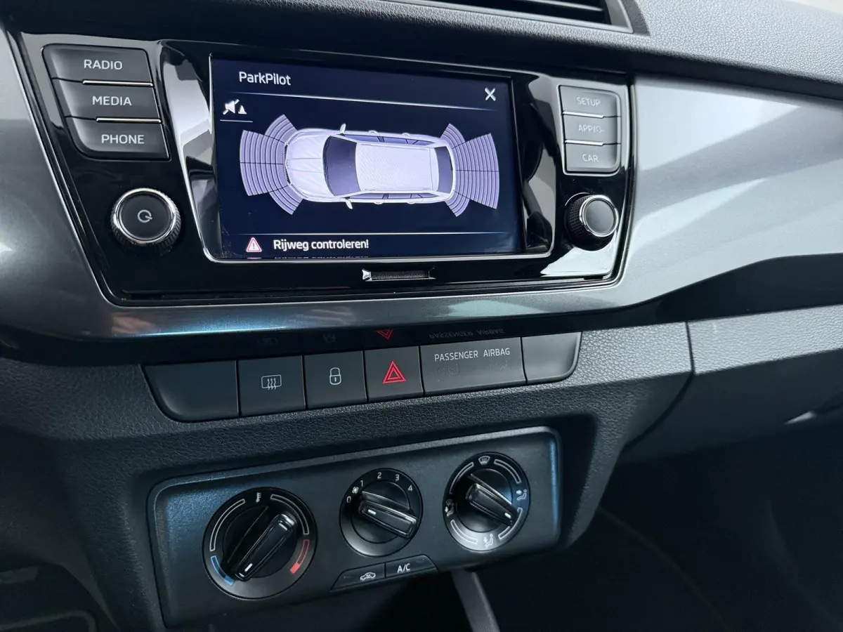 1.0 TSI Business Edition | Apple Carplay/Android Auto | Parkeersensoren voor & achter |