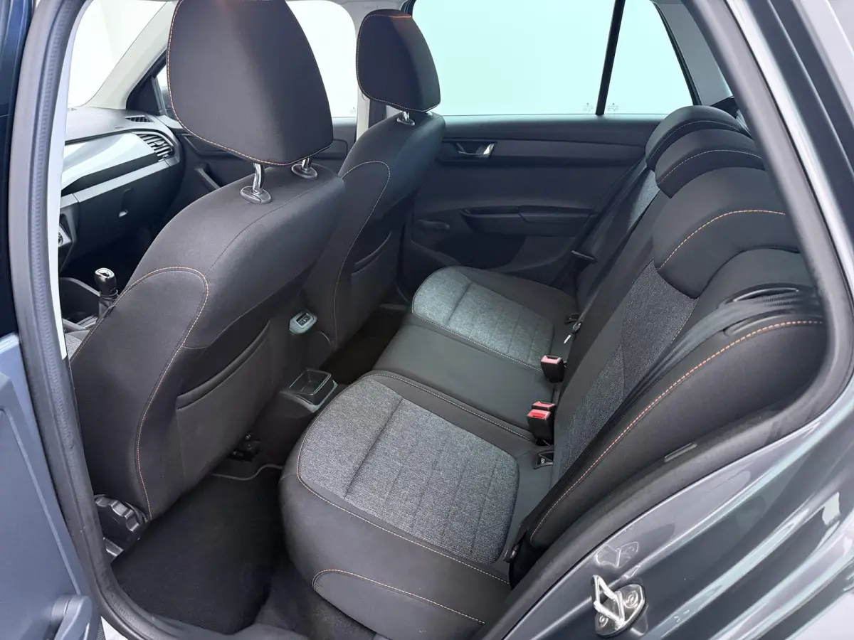 1.0 TSI Business Edition | Apple Carplay/Android Auto | Parkeersensoren voor & achter |