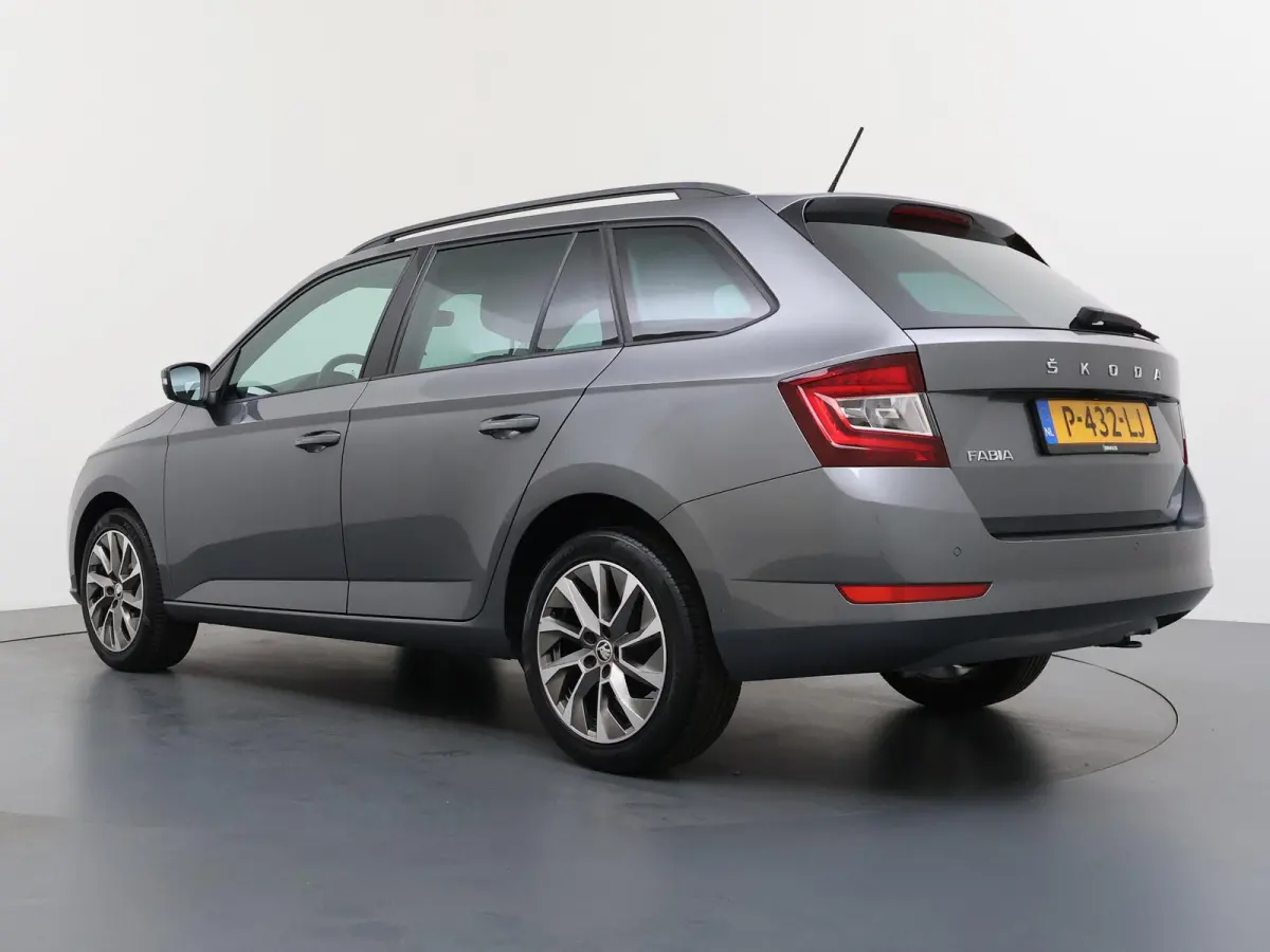 1.0 TSI Business Edition | Apple Carplay/Android Auto | Parkeersensoren voor & achter |