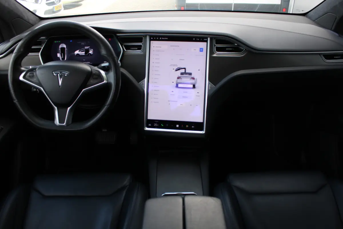 75D Base (SOH 85%) 6-PER LEDER CAMERA ACC CARPLAY