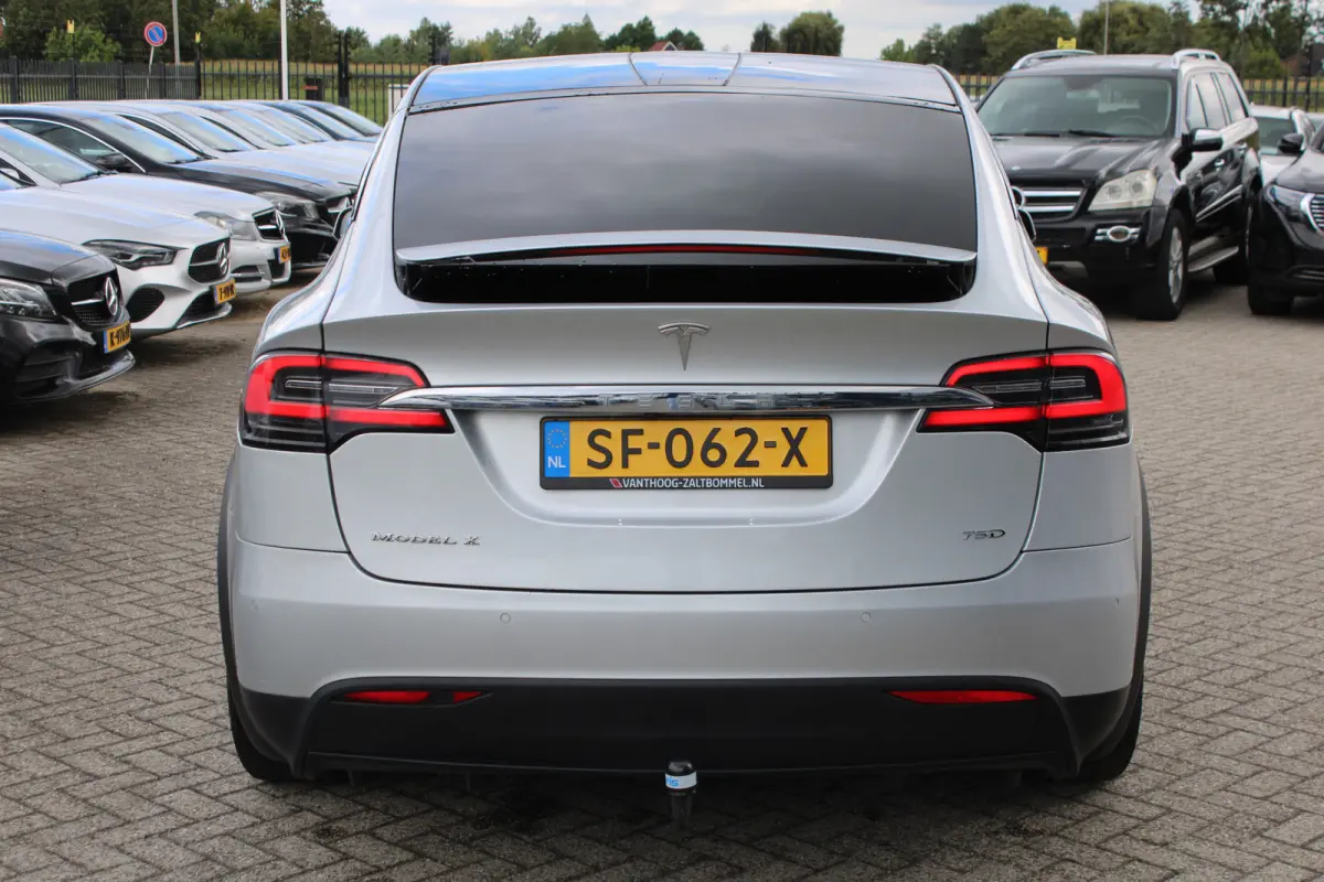 75D Base (SOH 85%) 6-PER LEDER CAMERA ACC CARPLAY
