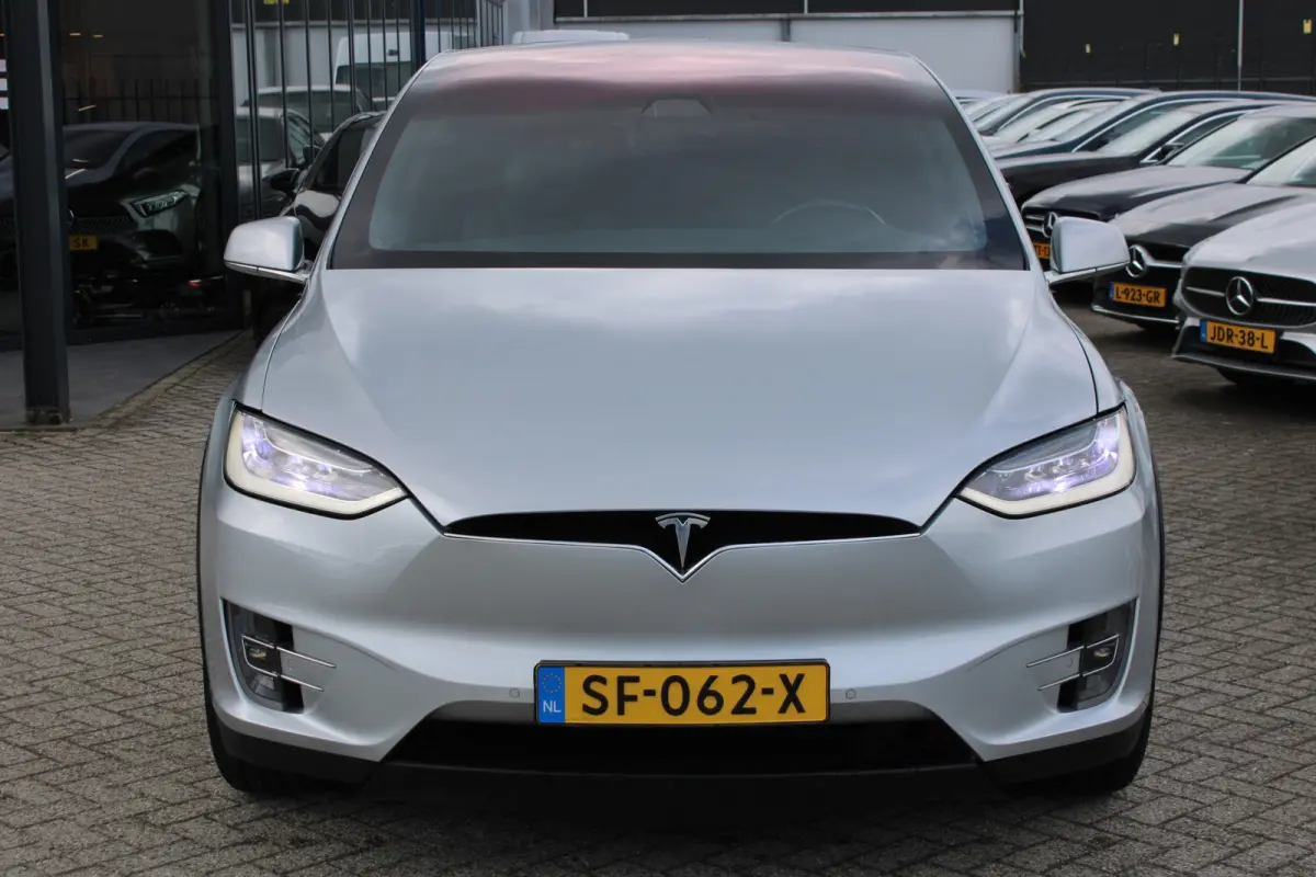 75D Base (SOH 85%) 6-PER LEDER CAMERA ACC CARPLAY