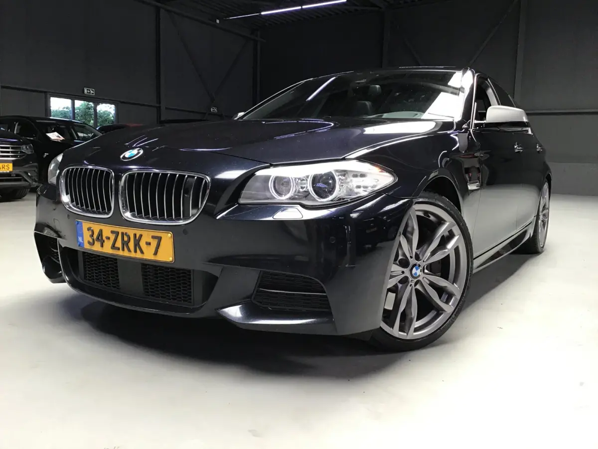 M550xd I Leder I Memory I HU I Stoelverw & Koeling I Zonnedak I 360Cam I Led I New Apk + Kln Brt I Navi I Clima I AWD.