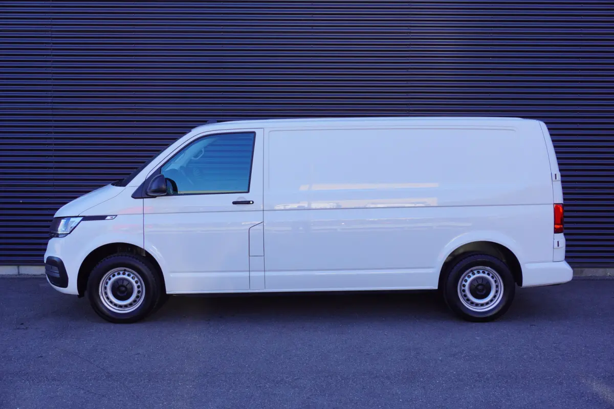 Volkswagen Transporter 150pk Automaat L2H1 Navigatie Camera Parkeersensoren Apple carplay