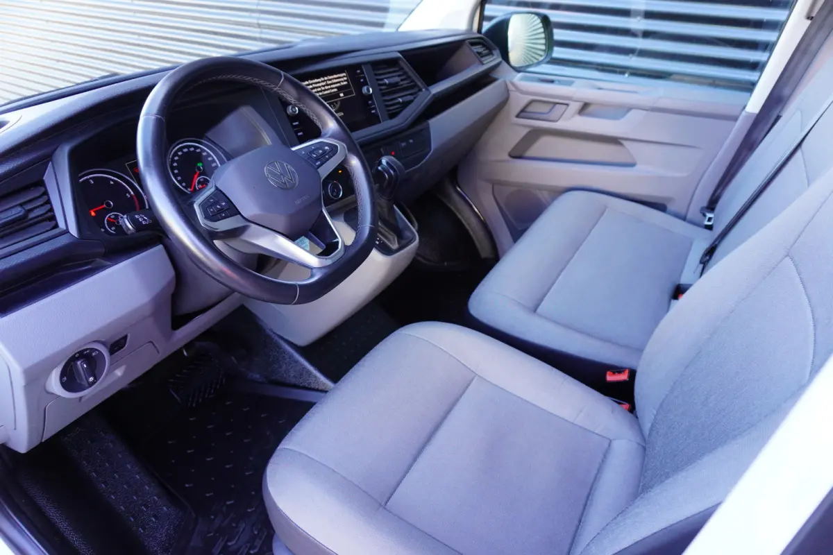 Volkswagen Transporter 150pk Automaat L2H1 Navigatie Camera Parkeersensoren Apple carplay