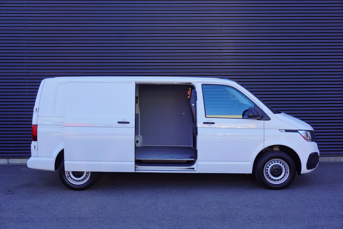 Volkswagen Transporter 150pk Automaat L2H1 Navigatie Camera Parkeersensoren Apple carplay
